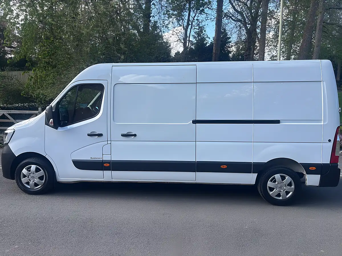 Used 2023 Renault Master Business+ White - Interior and Exterior details 3