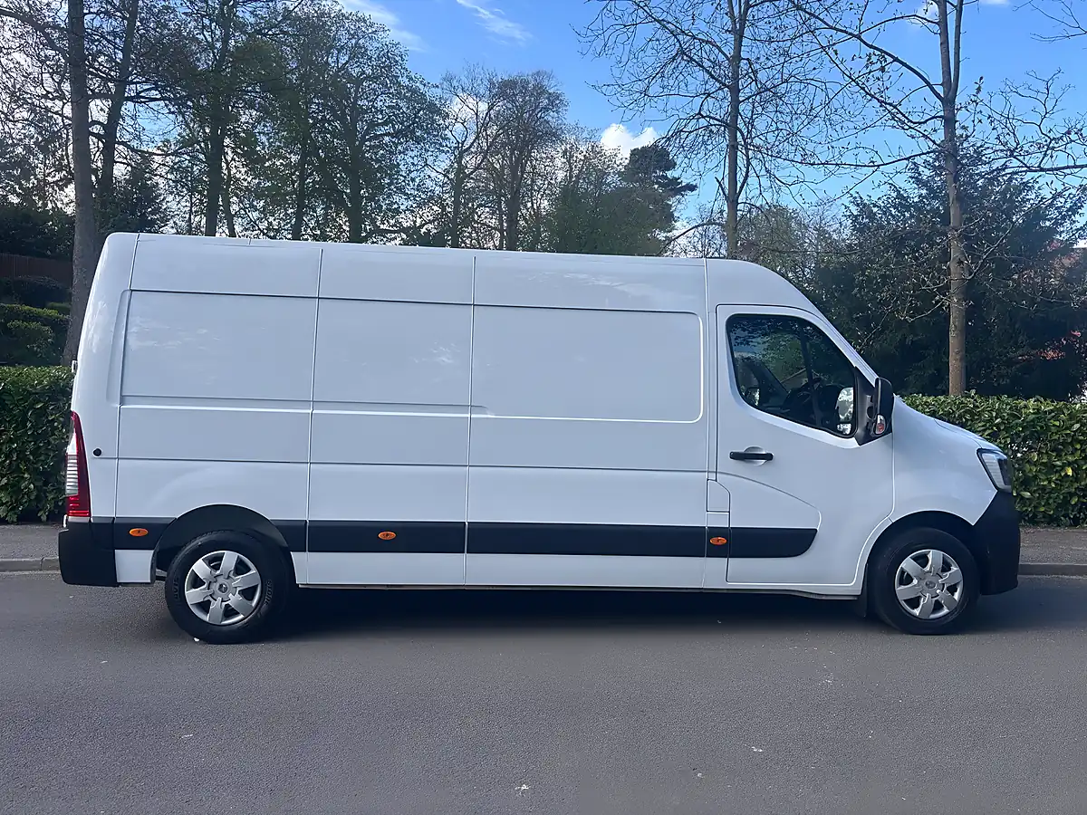 Used 2023 Renault Master Business+ White - Interior and Exterior details 6