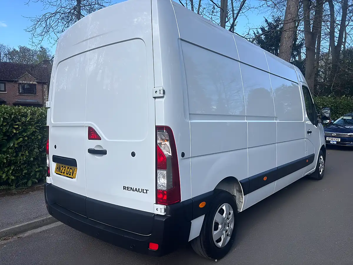 Used 2023 Renault Master Business+ White - Interior and Exterior details 7