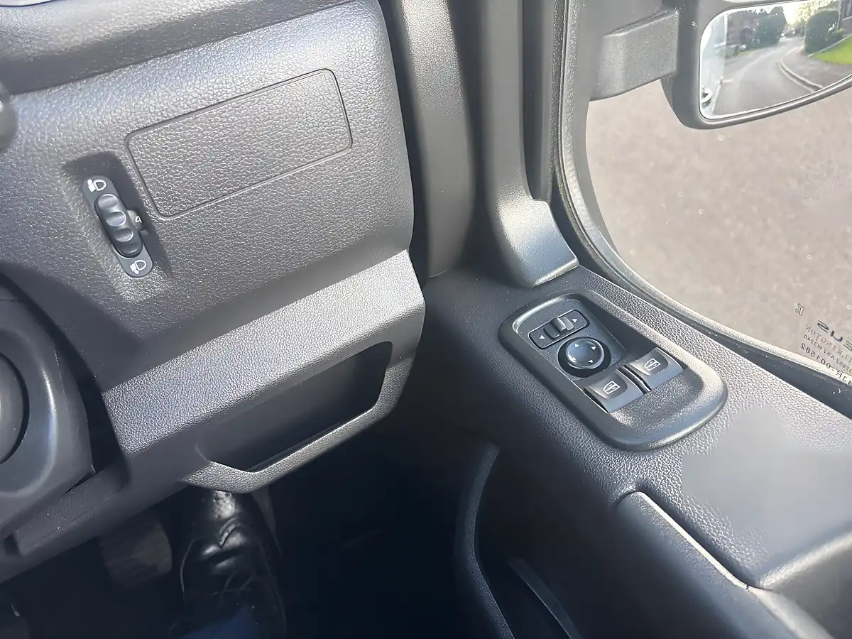 Used 2023 Renault Master Business+ White - Interior and Exterior details 8
