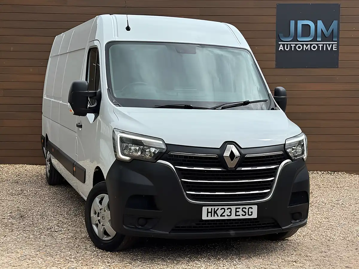 Used 2023 Renault Master Business+ White - Front View