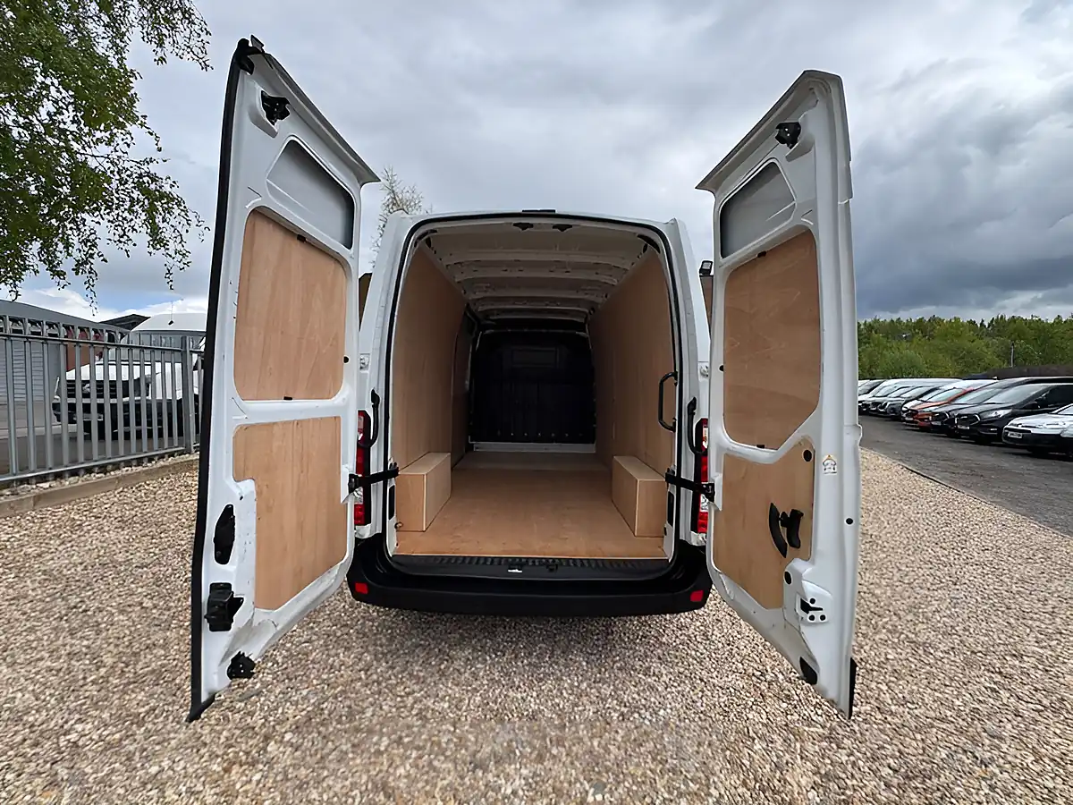 Used 2023 Renault Master Business+ White - Interior and Exterior details 5