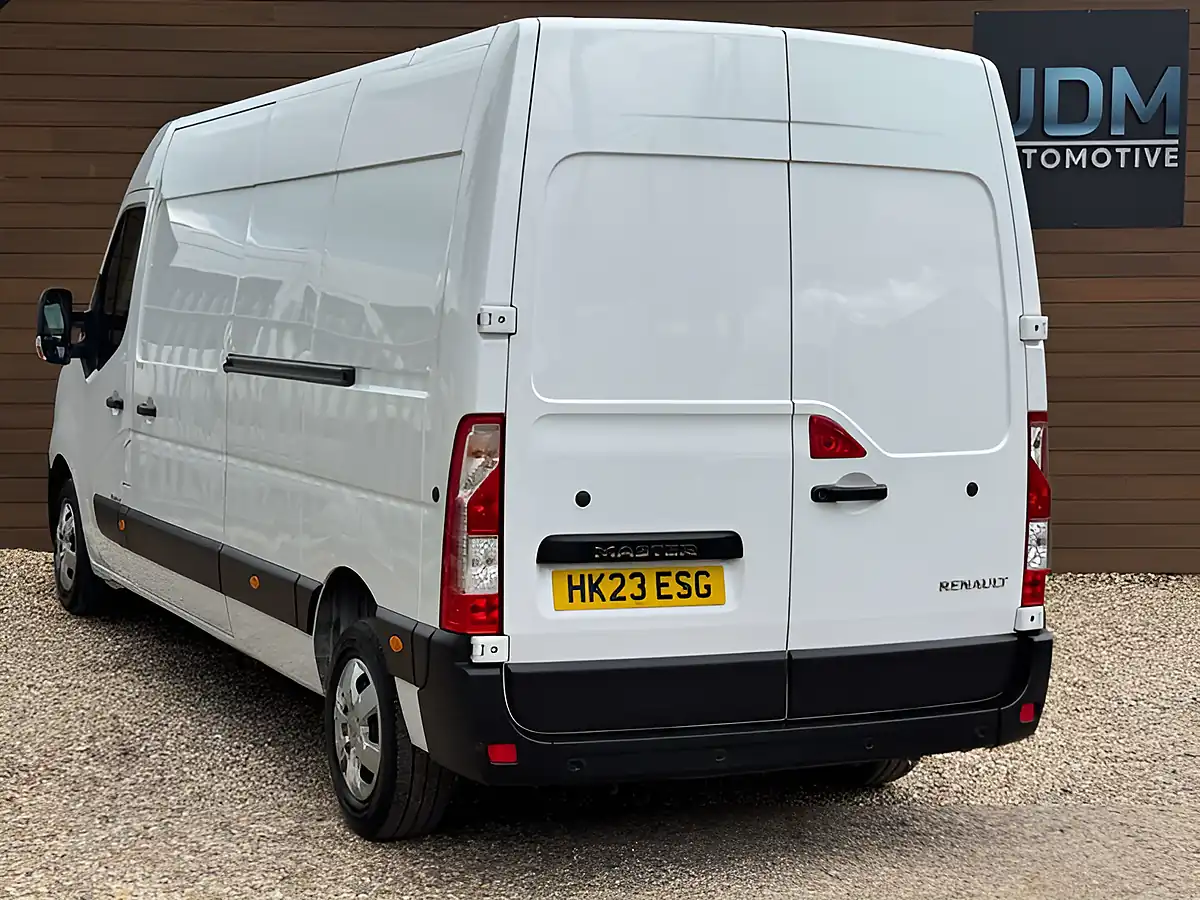 Used 2023 Renault Master Business+ White - Interior and Exterior details 7