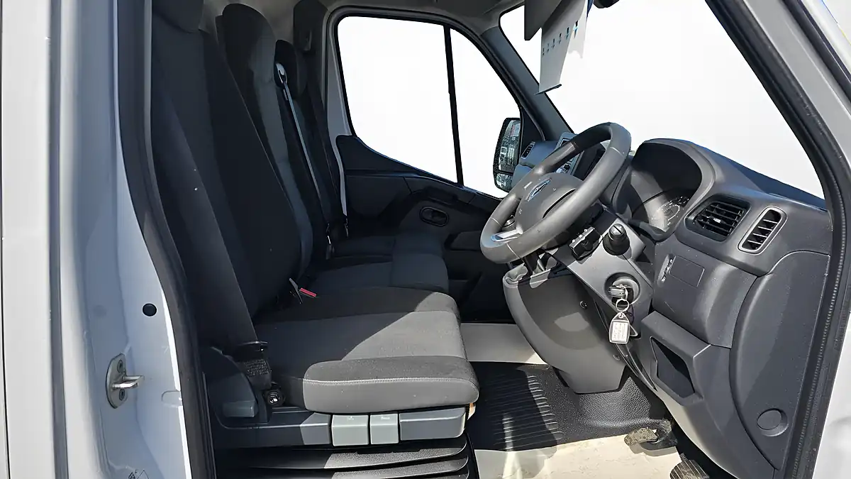 Used 2023 Renault Master Business+ White - Interior and Exterior details 13