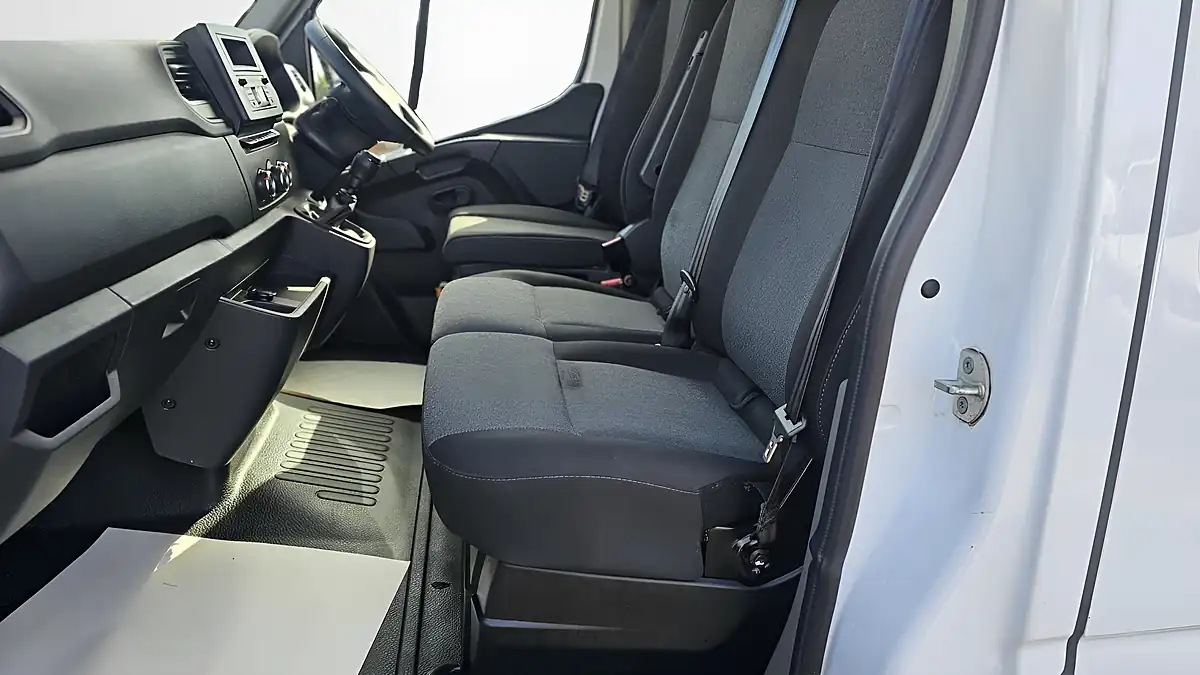 Used 2023 Renault Master Business+ White - Interior and Exterior details 15