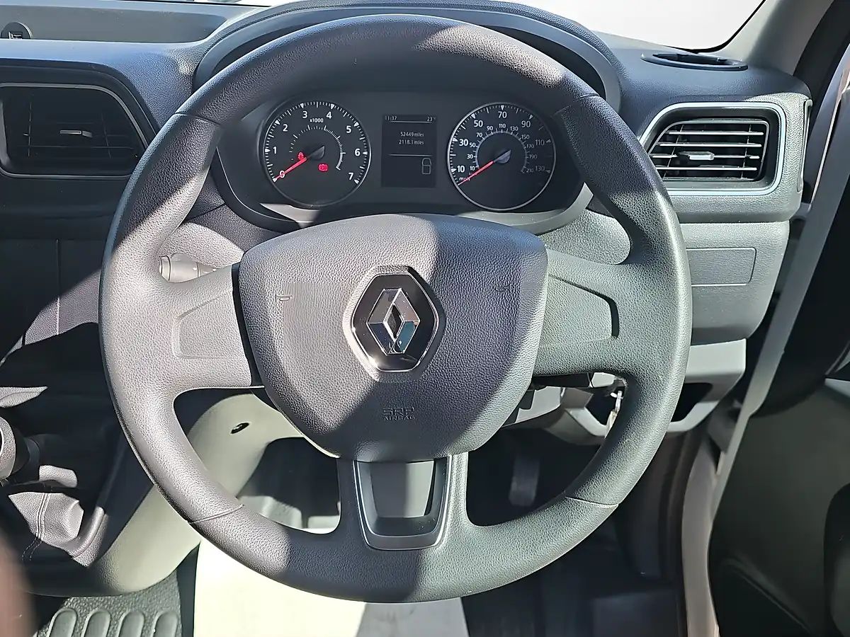 Used 2023 Renault Master Business+ White - Interior and Exterior details 17