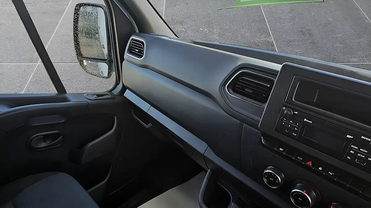 Used 2023 Renault Master Business+ White - Interior and Exterior details 19