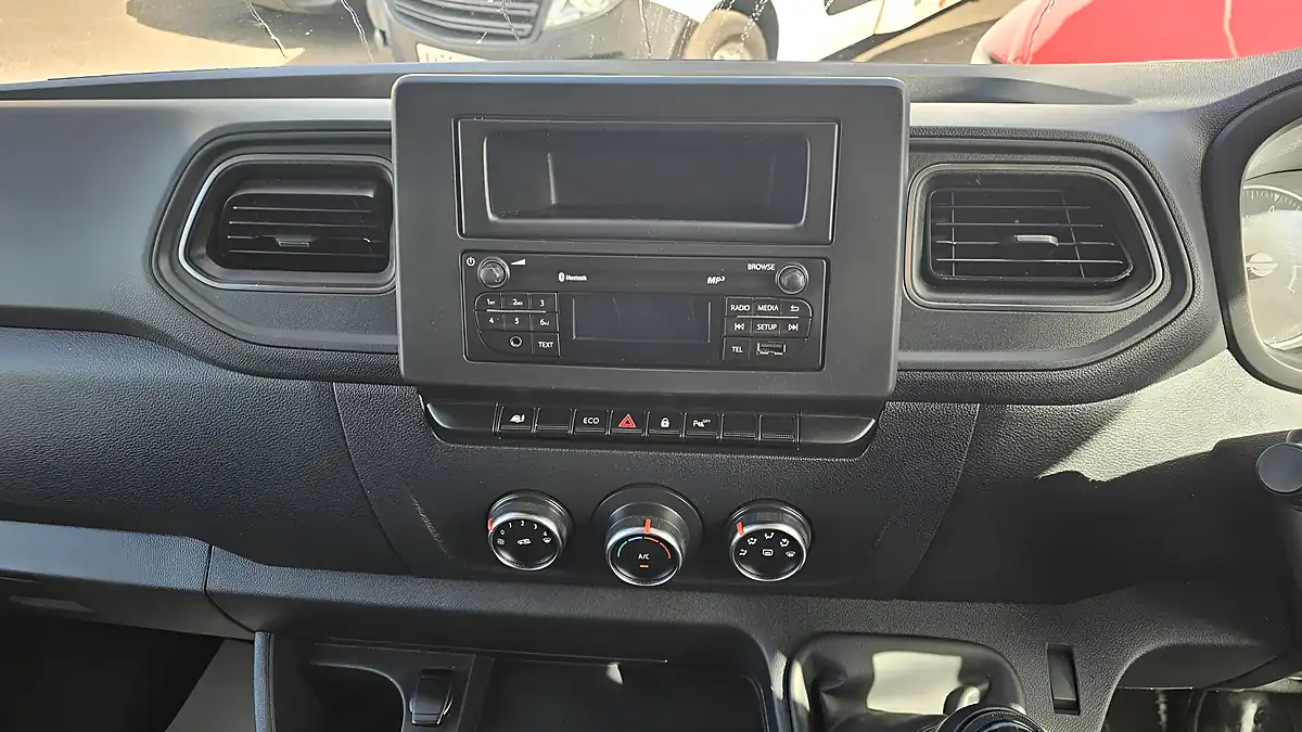 Used 2023 Renault Master Business+ White - Interior and Exterior details 20