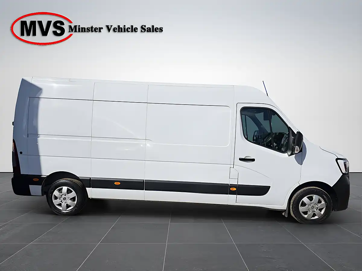 Used 2023 Renault Master Business+ White - Interior and Exterior details 3