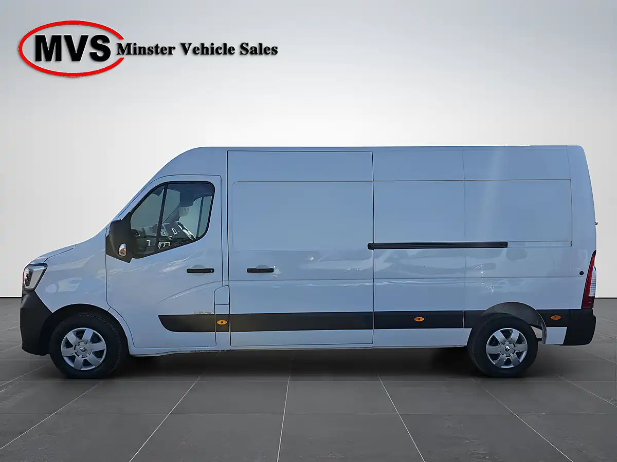 Used 2023 Renault Master Business+ White - Interior and Exterior details 4