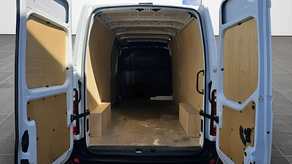 Used 2023 Renault Master Business+ White - Interior and Exterior details 8