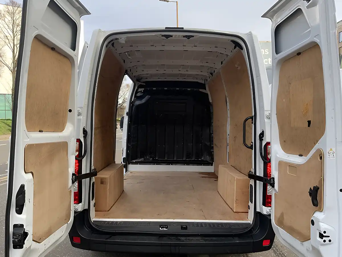 Used 2023 Renault Master Business White - Interior and Exterior details 12