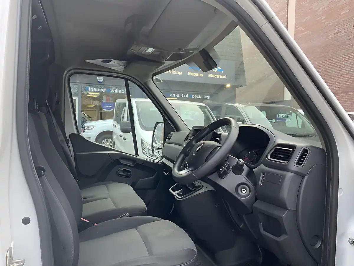 Used 2023 Renault Master Business White - Interior and Exterior details 16