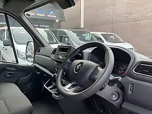 Used 2023 Renault Master Business White - Interior and Exterior details 17