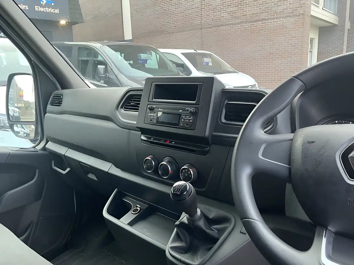 Used 2023 Renault Master Business White - Interior and Exterior details 18