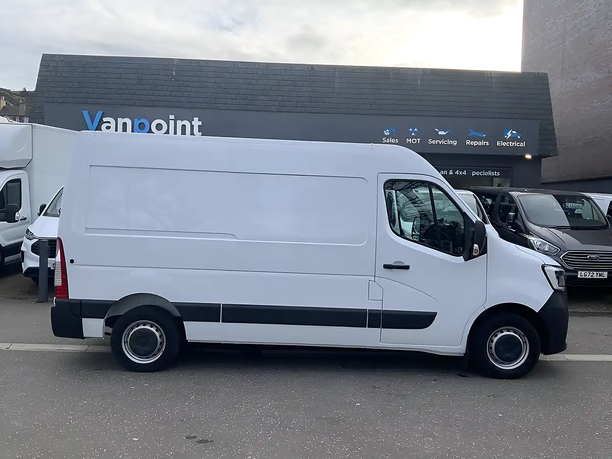 Used 2023 Renault Master Business White - Interior and Exterior details 9