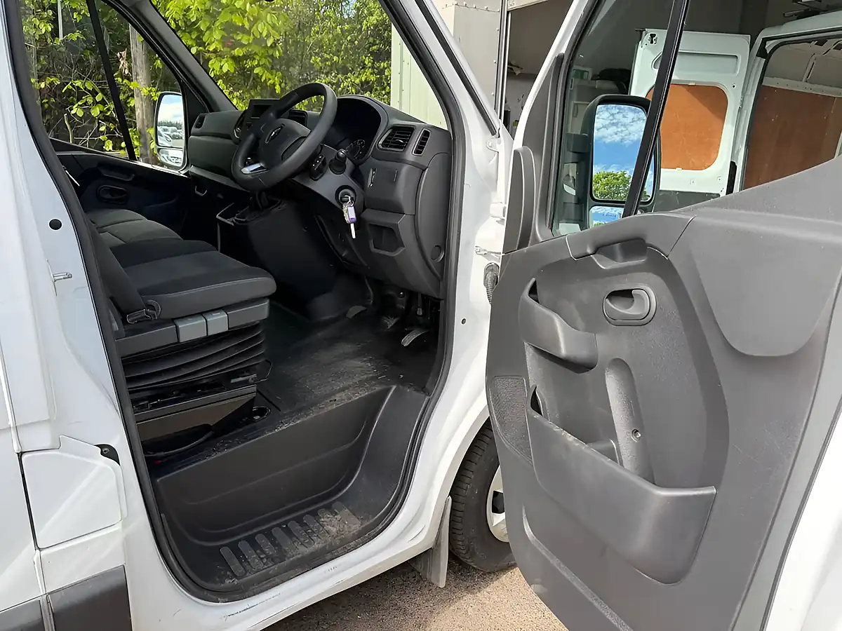 Used 2023 Renault Master Business+ White - Interior and Exterior details 13