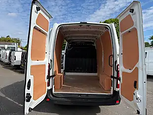 Used 2023 Renault Master Business+ White - Interior and Exterior details 4