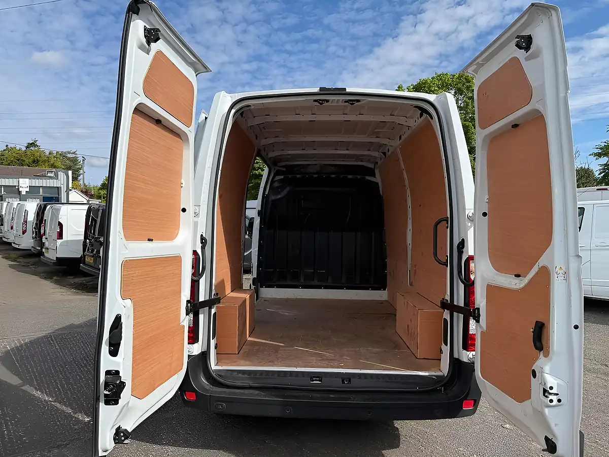 Used 2023 Renault Master Business+ White - Interior and Exterior details 4