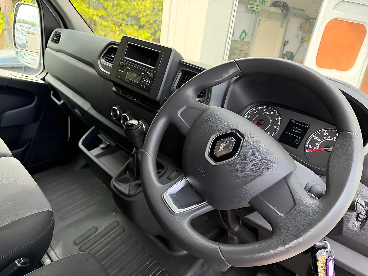 Used 2023 Renault Master Business+ White - Interior and Exterior details 5