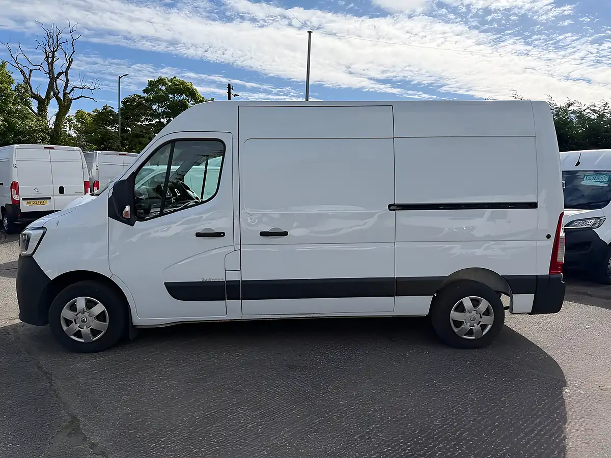 Used 2023 Renault Master Business+ White - Interior and Exterior details 6