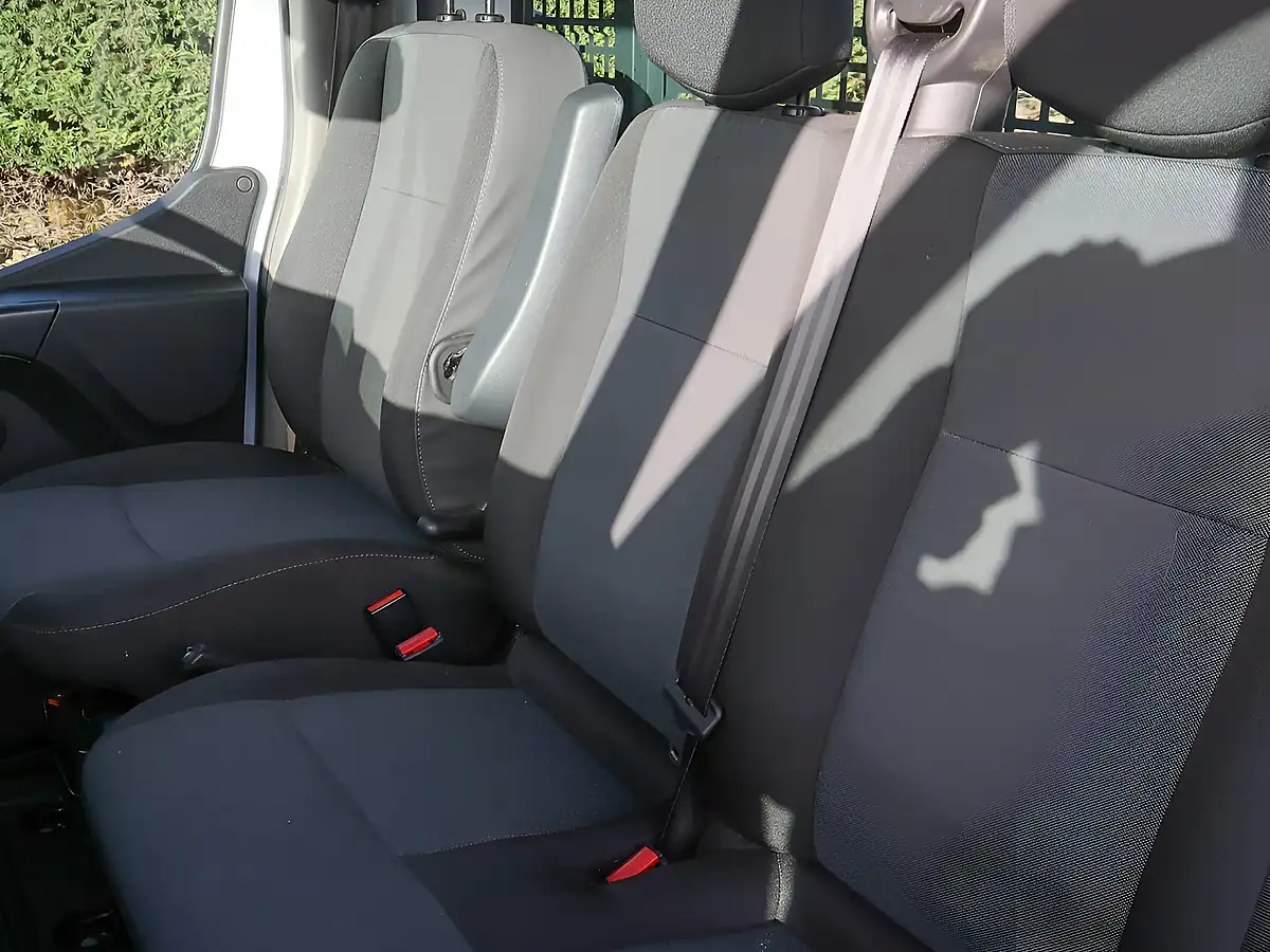 Used 2023 Renault Master Energy 35 Business Dropside White - Interior and Exterior details 14