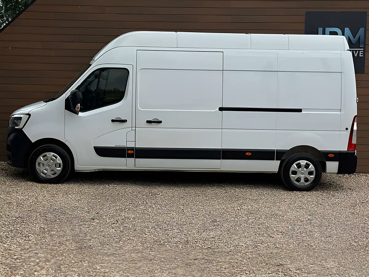 Used 2023 Renault Master LH35 Business Blue L3-H3 White - Interior and Exterior details 8