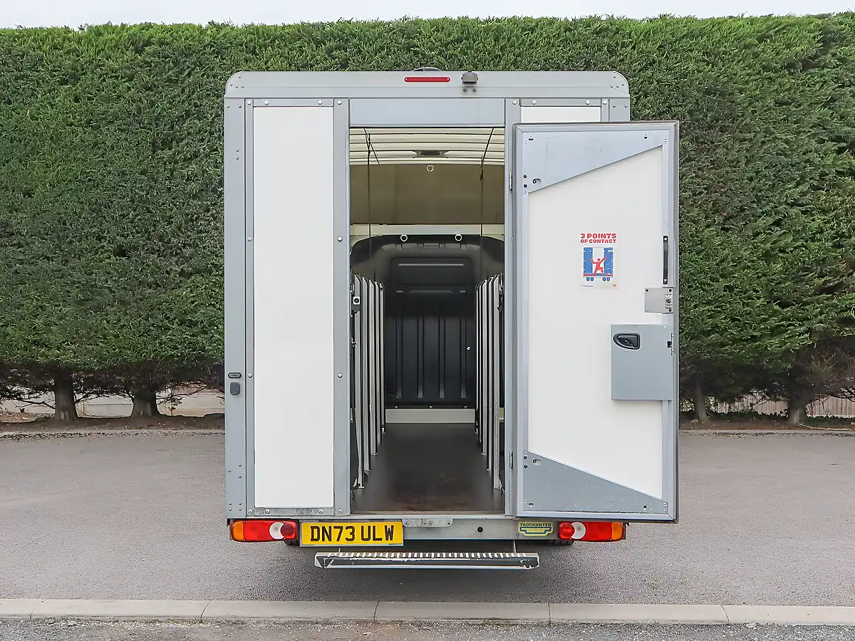 Used 2023 Renault Master LL35 Business Mineral White - Interior and Exterior details 8
