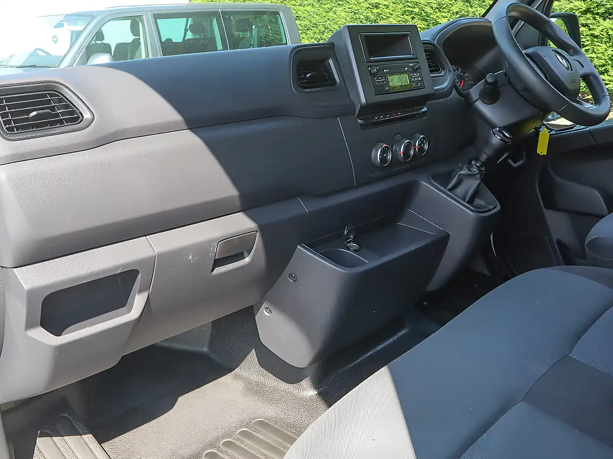 Used 2023 Renault Master LL35 Business Mineral White - Interior and Exterior details 13