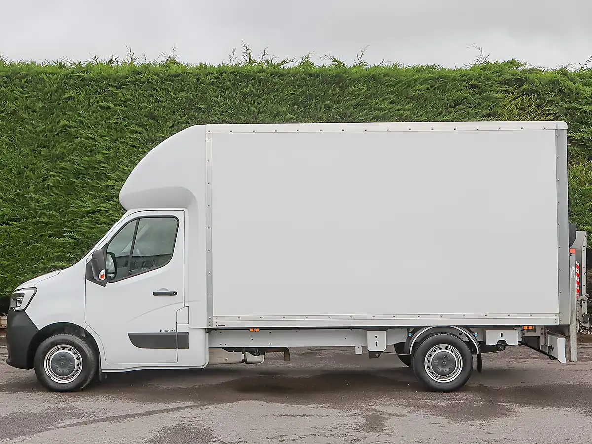 Used 2023 Renault Master LL35 Business Mineral White - Interior and Exterior details 11