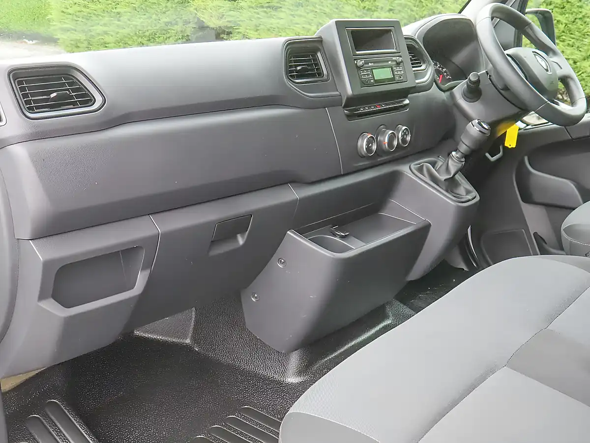 Used 2023 Renault Master LL35 Business Mineral White - Interior and Exterior details 13