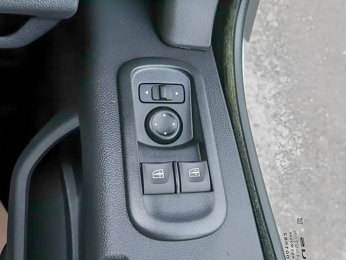 Used 2023 Renault Master LL35 Business Mineral White - Interior and Exterior details 17