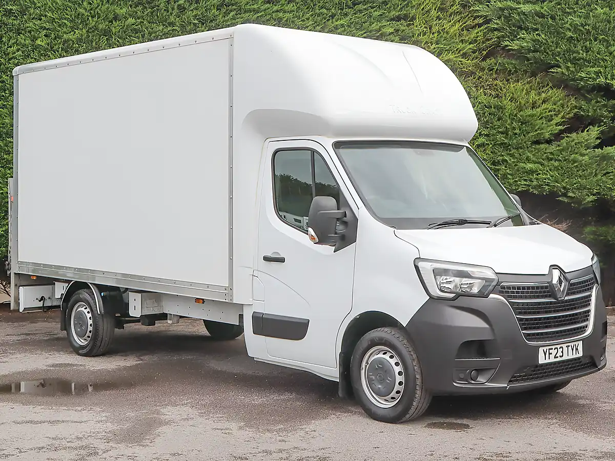 Used 2023 Renault Master LL35 Business Mineral White - Interior and Exterior details 4