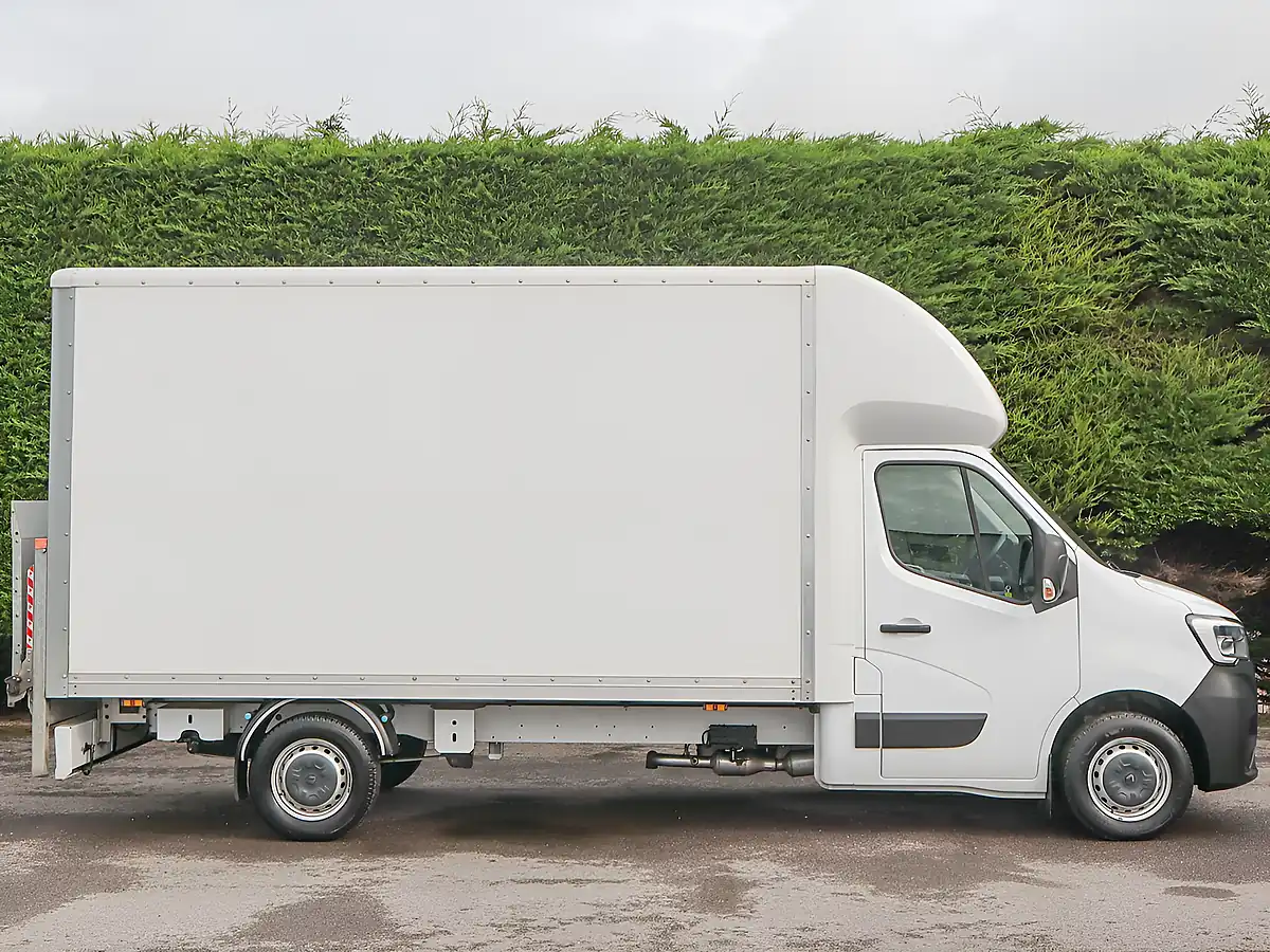Used 2023 Renault Master LL35 Business Mineral White - Interior and Exterior details 5