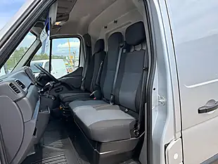 Used 2023 Renault Master LM35 Busines Plus Silver - Interior and Exterior details 12