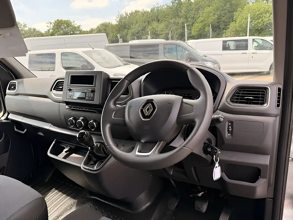 Used 2023 Renault Master LM35 Busines Plus Silver - Interior and Exterior details 16