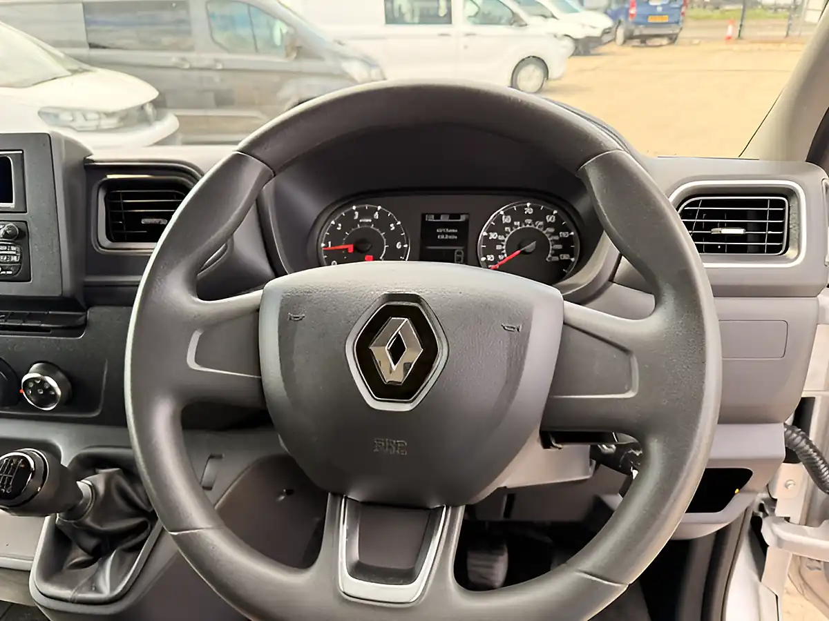 Used 2023 Renault Master LM35 Busines Plus Silver - Interior and Exterior details 20
