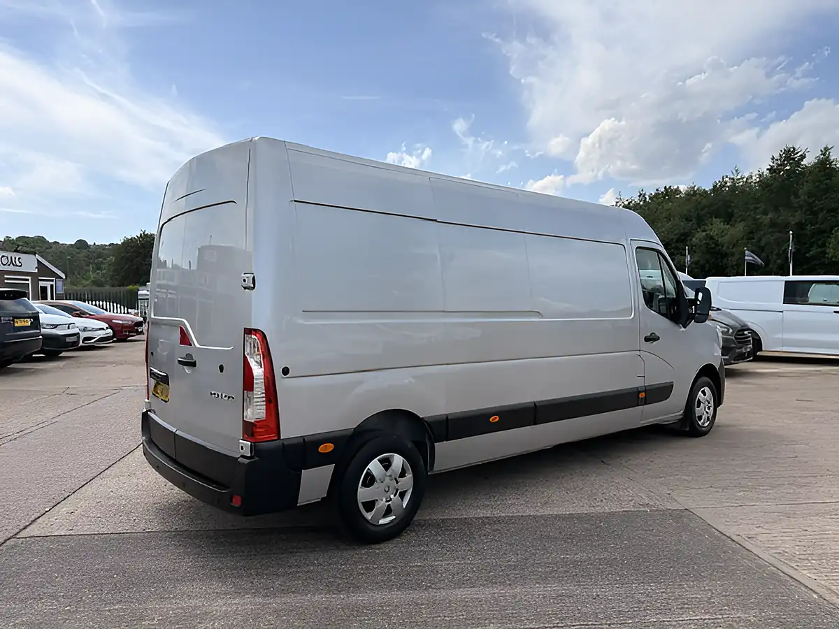 Used 2023 Renault Master LM35 Busines Plus Silver - Interior and Exterior details 3