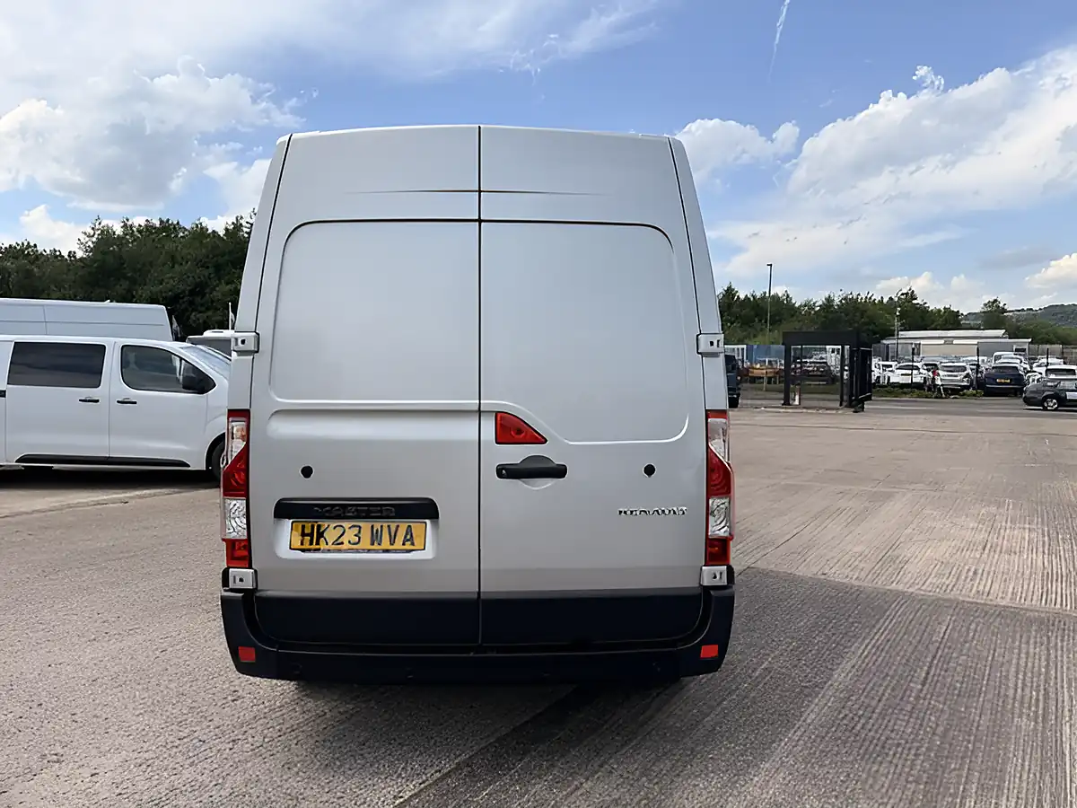Used 2023 Renault Master LM35 Busines Plus Silver - Interior and Exterior details 4