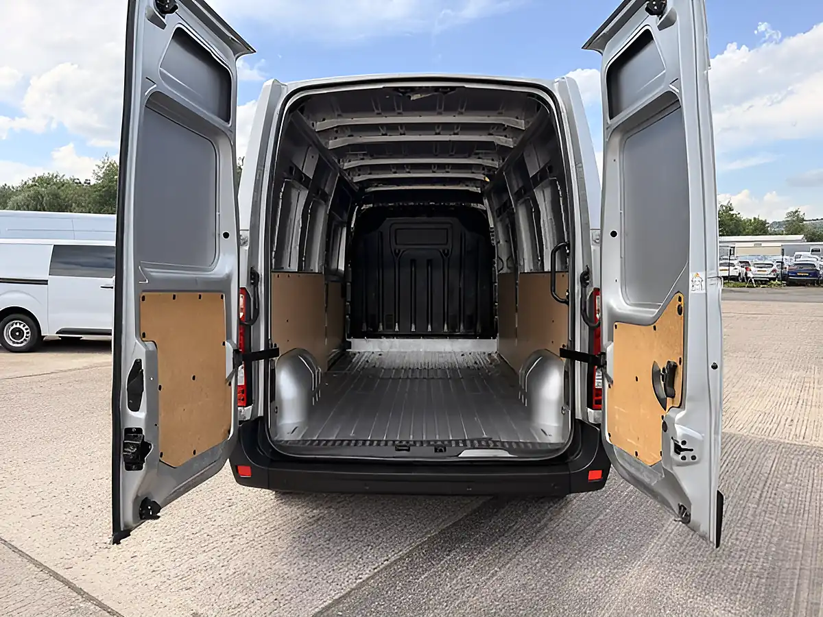 Used 2023 Renault Master LM35 Busines Plus Silver - Interior and Exterior details 5