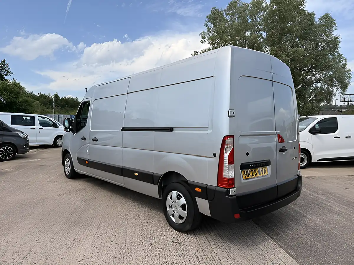 Used 2023 Renault Master LM35 Busines Plus Silver - Interior and Exterior details 6