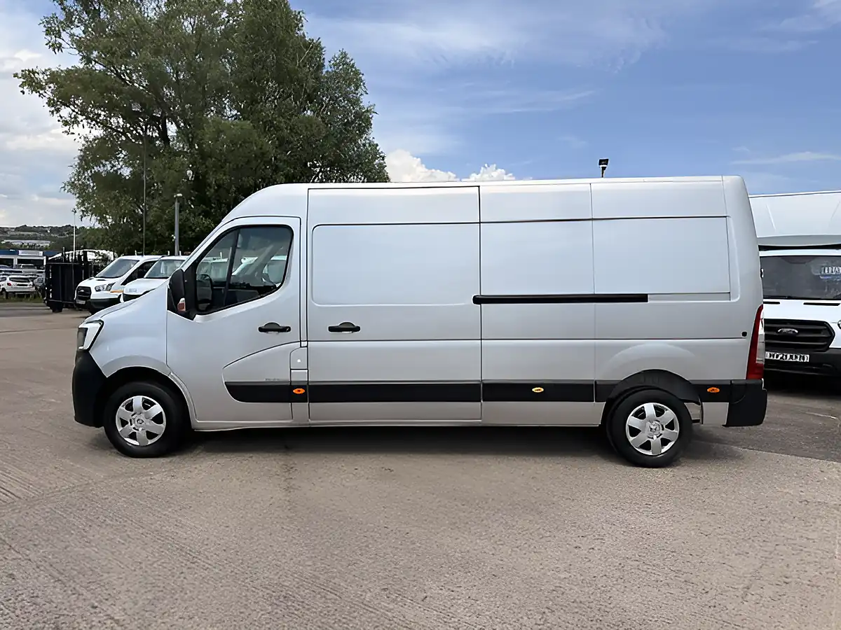 Used 2023 Renault Master LM35 Busines Plus Silver - Interior and Exterior details 7