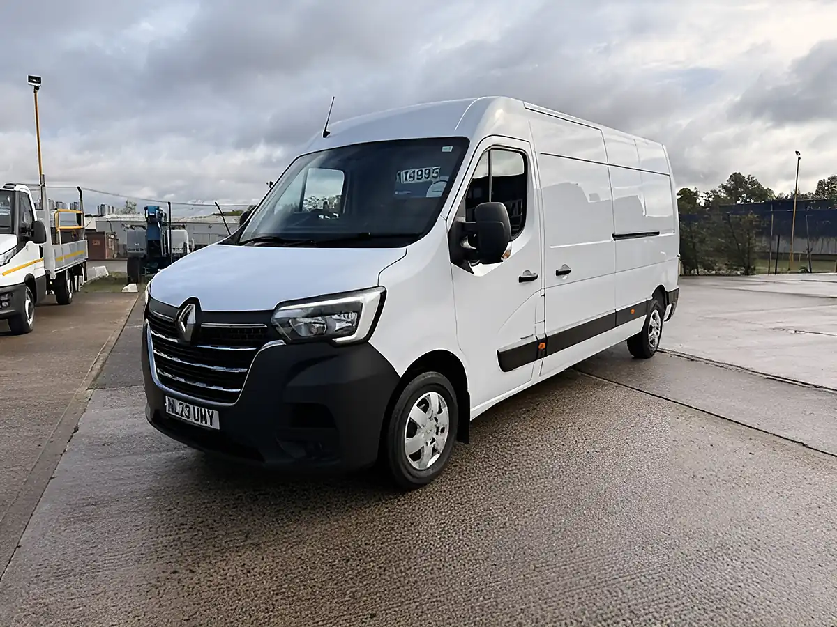 Used 2023 Renault Master LM35 Business Plus White - Interior and Exterior details 11