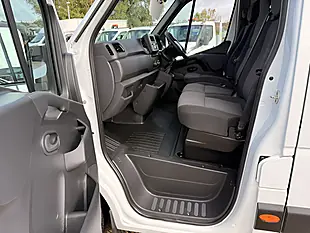 Used 2023 Renault Master LM35 Business Plus White - Interior and Exterior details 13