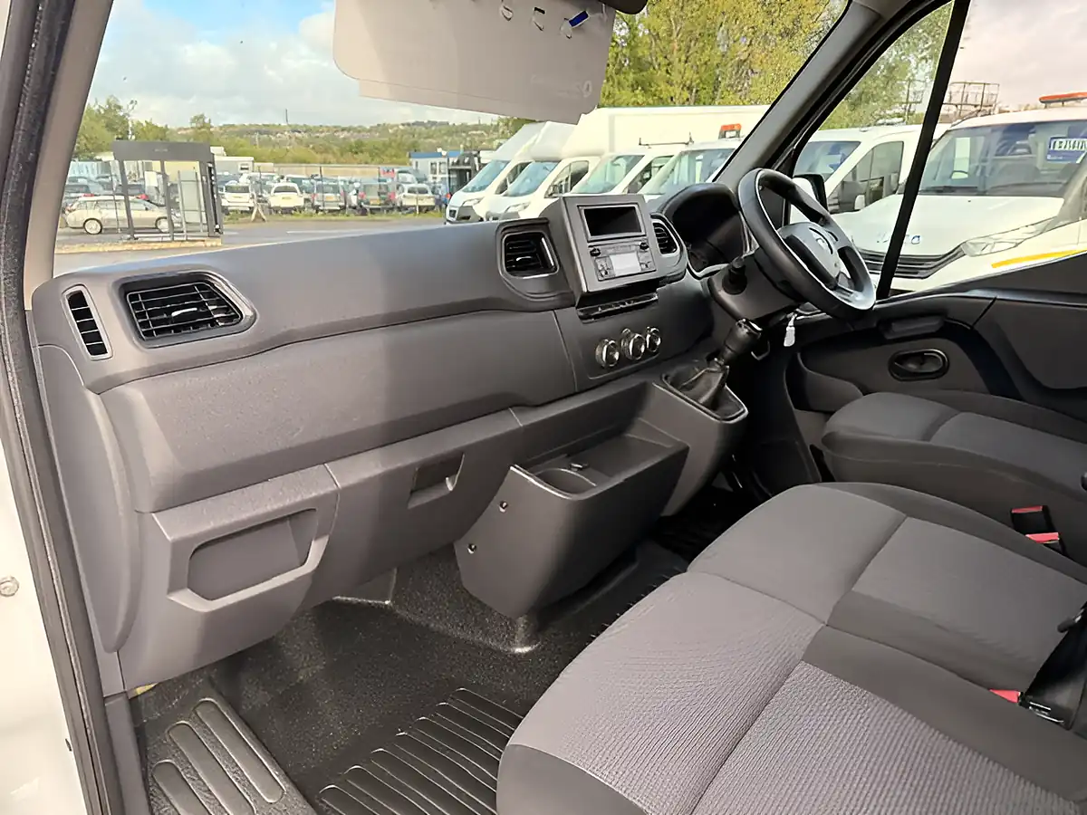 Used 2023 Renault Master LM35 Business Plus White - Interior and Exterior details 14