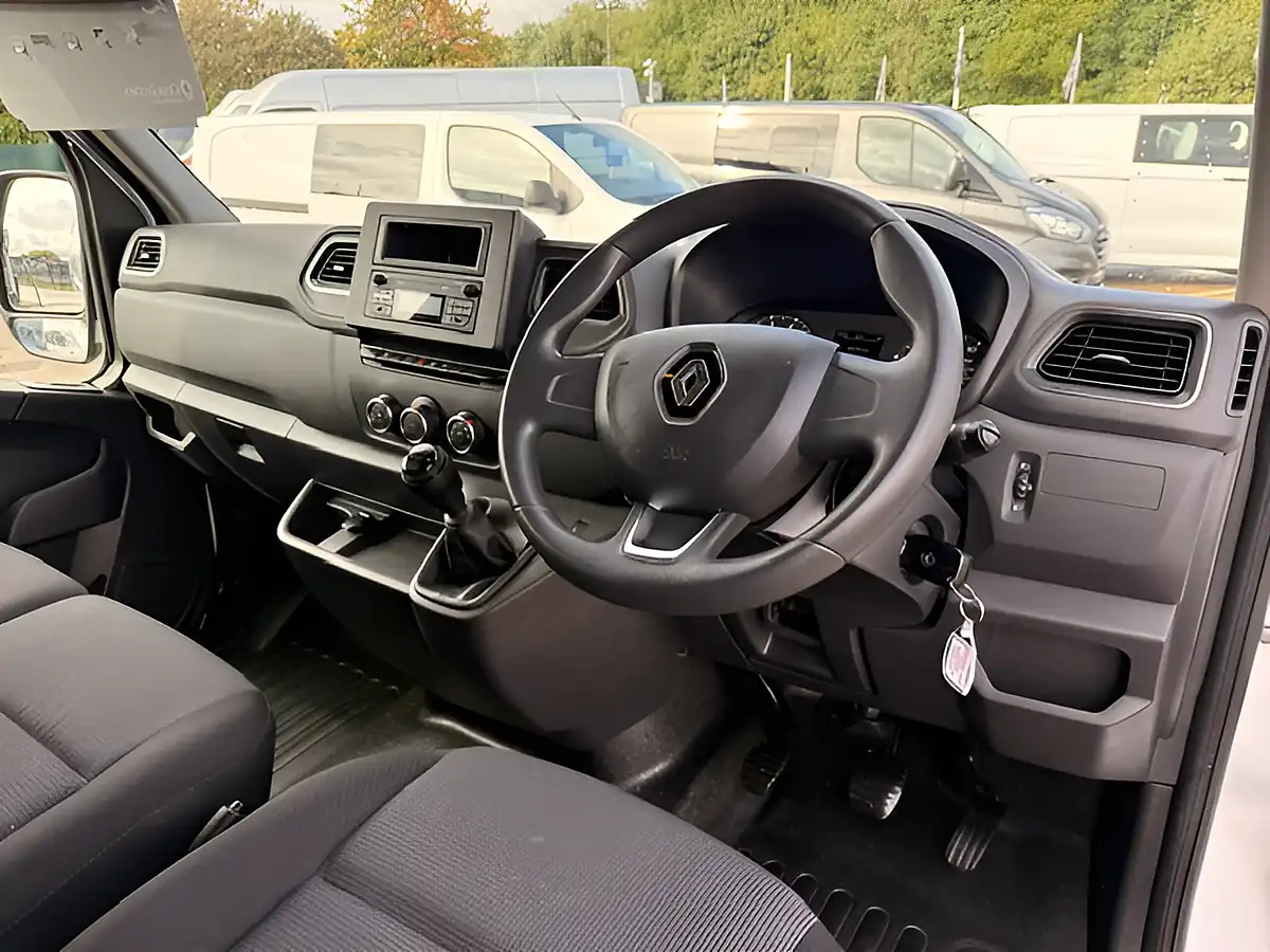 Used 2023 Renault Master LM35 Business Plus White - Interior and Exterior details 15