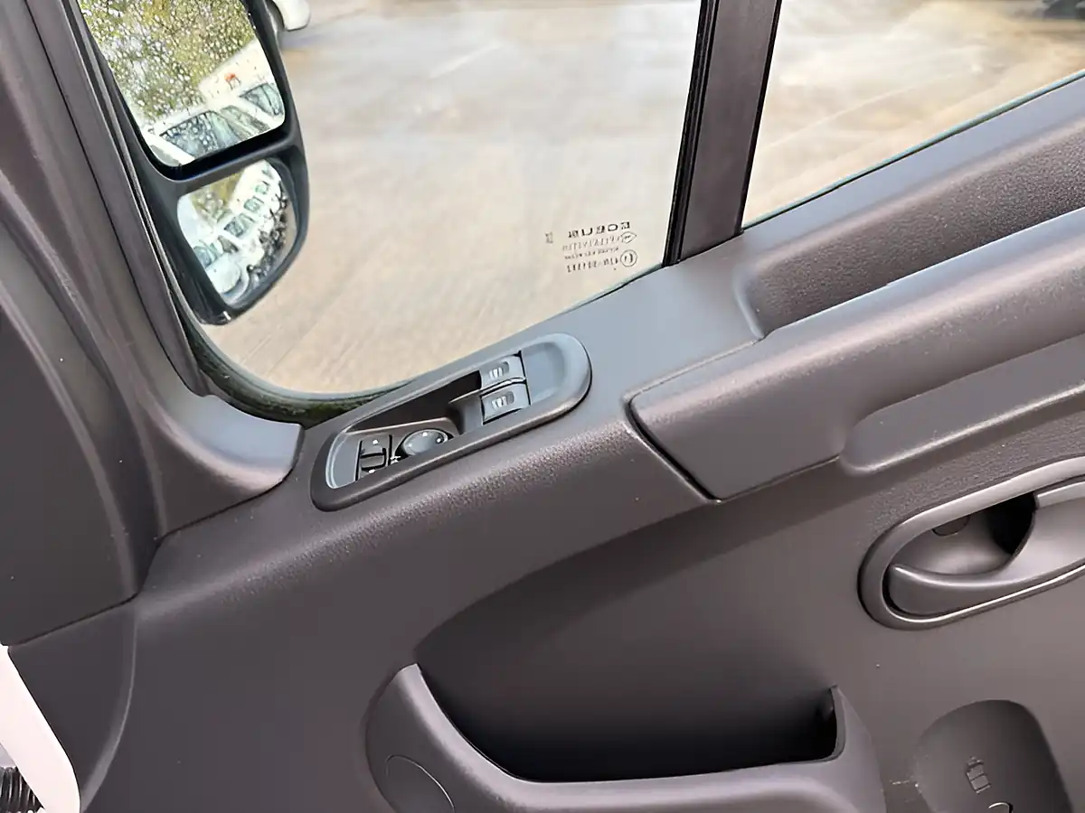 Used 2023 Renault Master LM35 Business Plus White - Interior and Exterior details 16