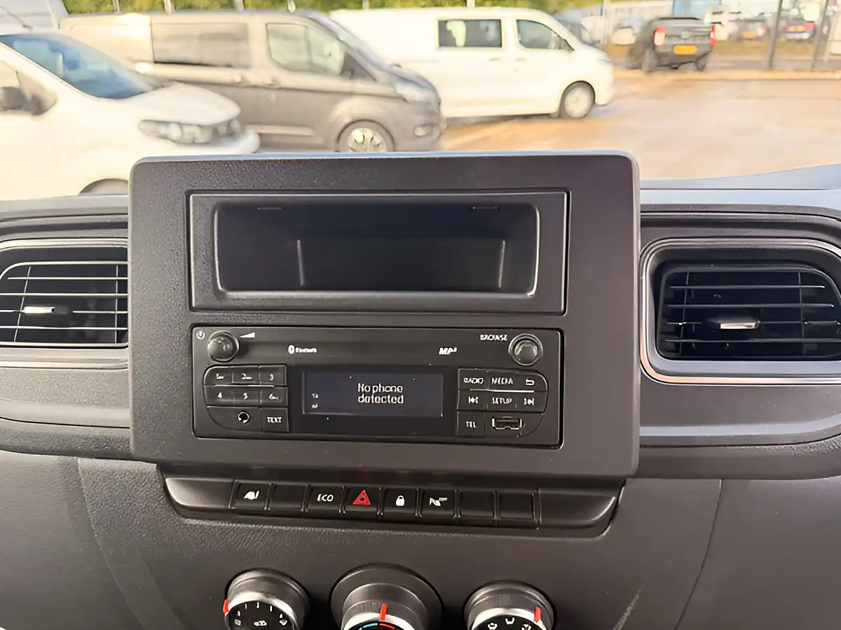 Used 2023 Renault Master LM35 Business Plus White - Interior and Exterior details 18