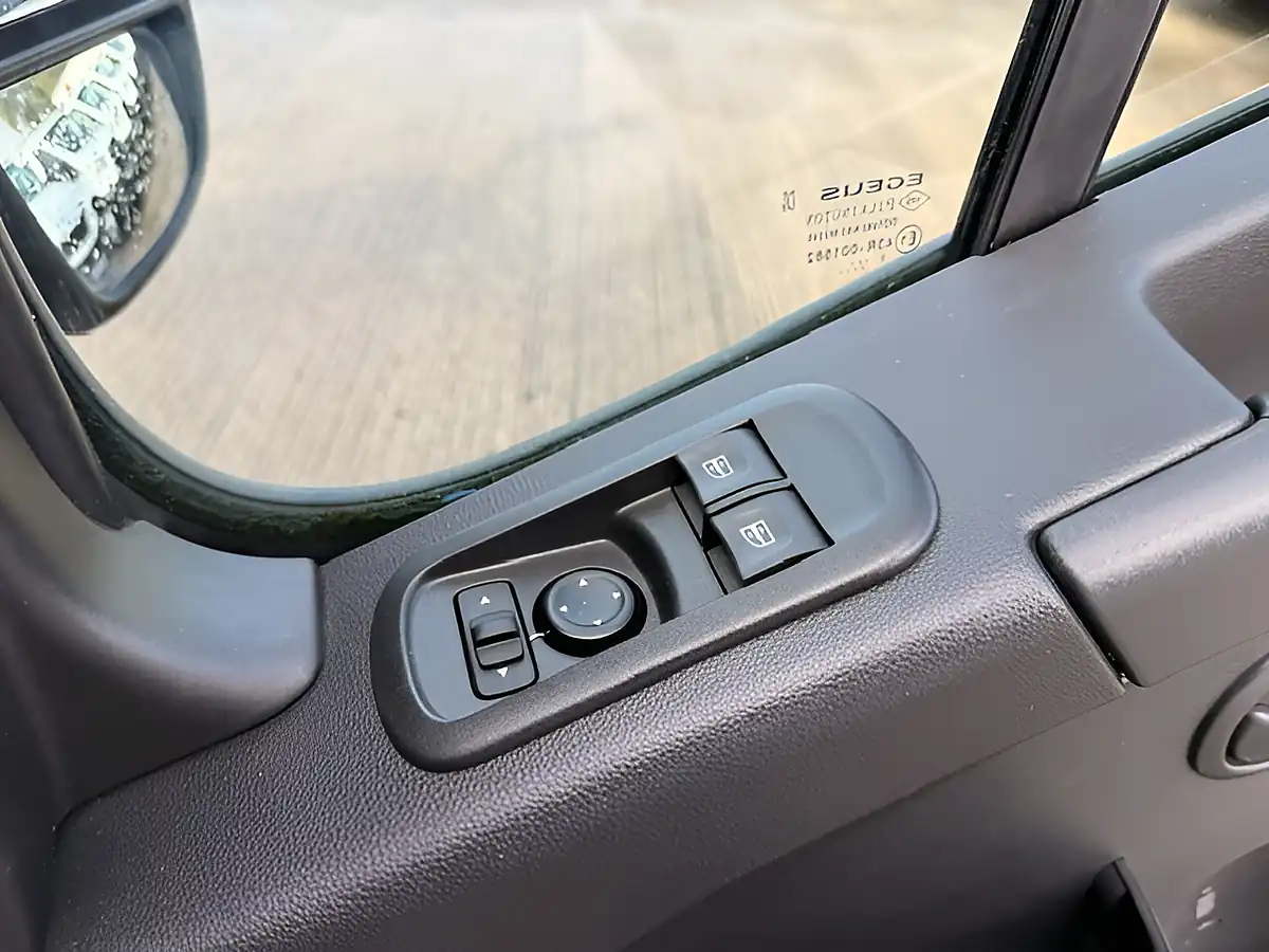 Used 2023 Renault Master LM35 Business Plus White - Interior and Exterior details 20