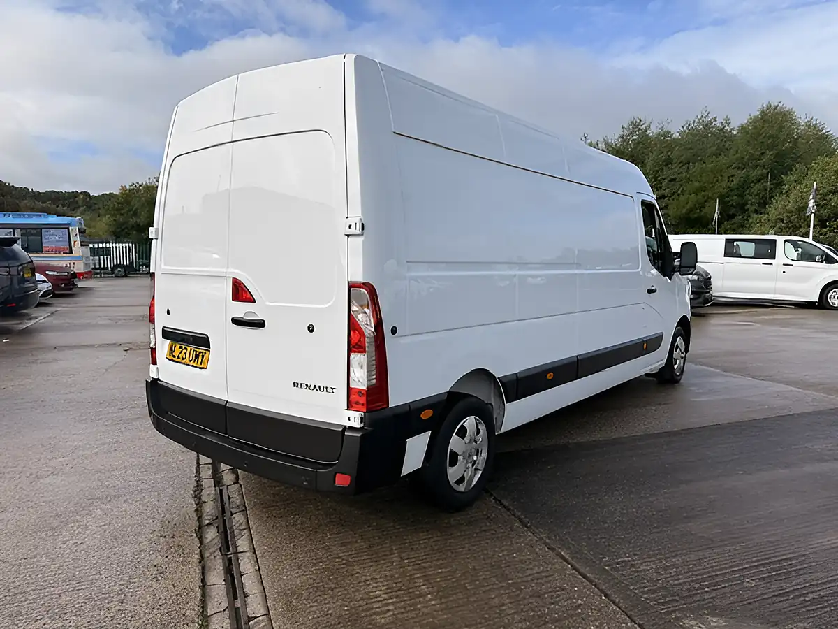 Used 2023 Renault Master LM35 Business Plus White - Interior and Exterior details 3